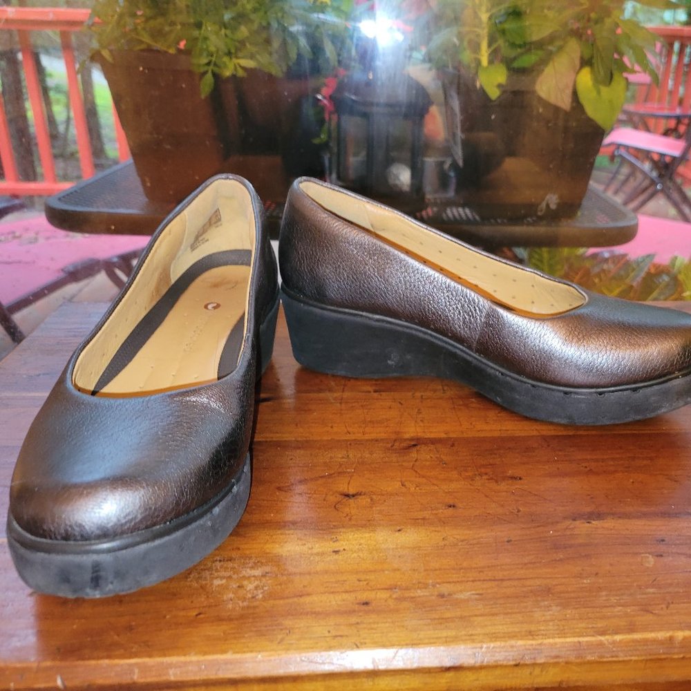 Clarks Size 8 pewter wedges
